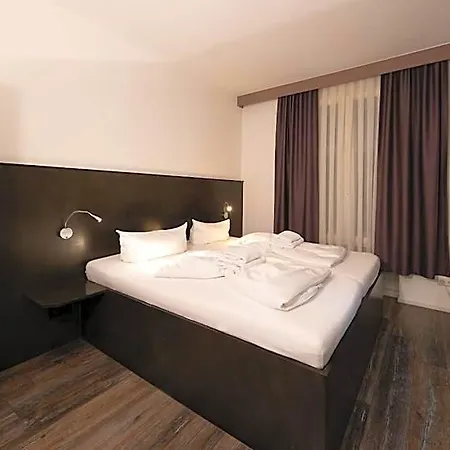 Hotel Thecorner 3*